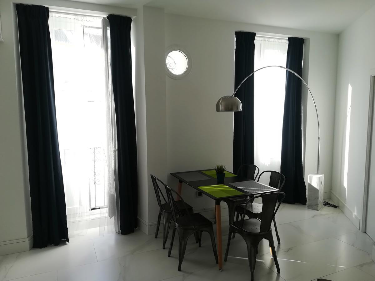 Apartamentos Adriano Siviglia Esterno foto