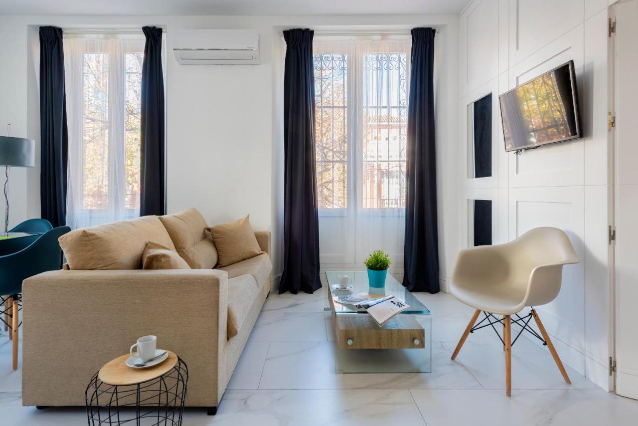 Apartamentos Adriano Siviglia Esterno foto