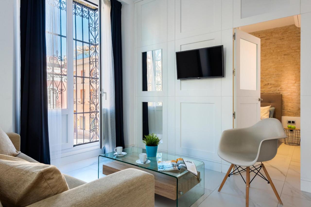 Apartamentos Adriano Siviglia Esterno foto