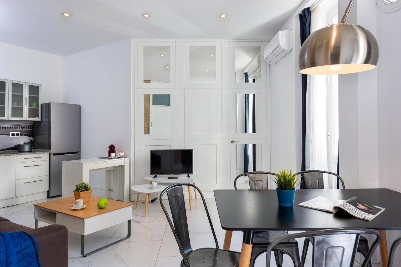 Apartamentos Adriano Siviglia Esterno foto