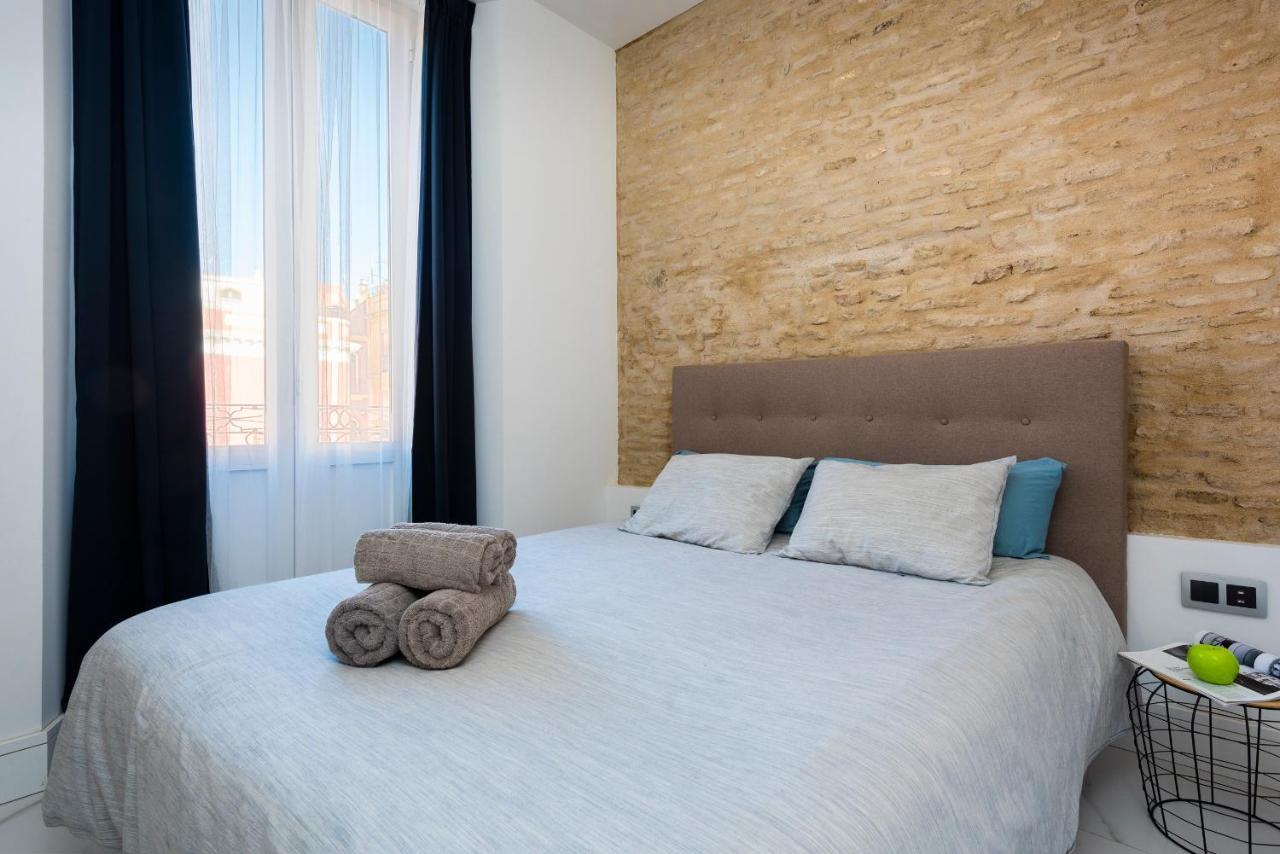 Apartamentos Adriano Siviglia Esterno foto