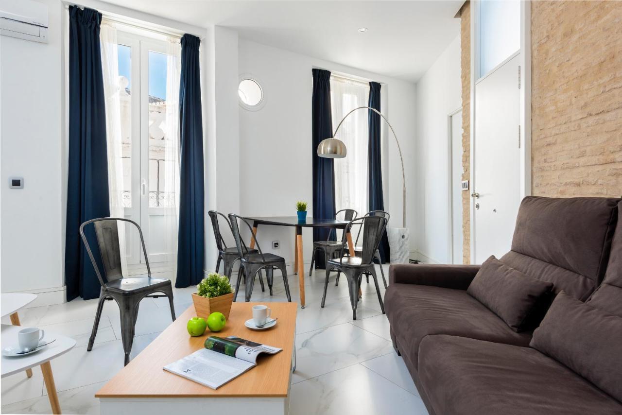 Apartamentos Adriano Siviglia Esterno foto