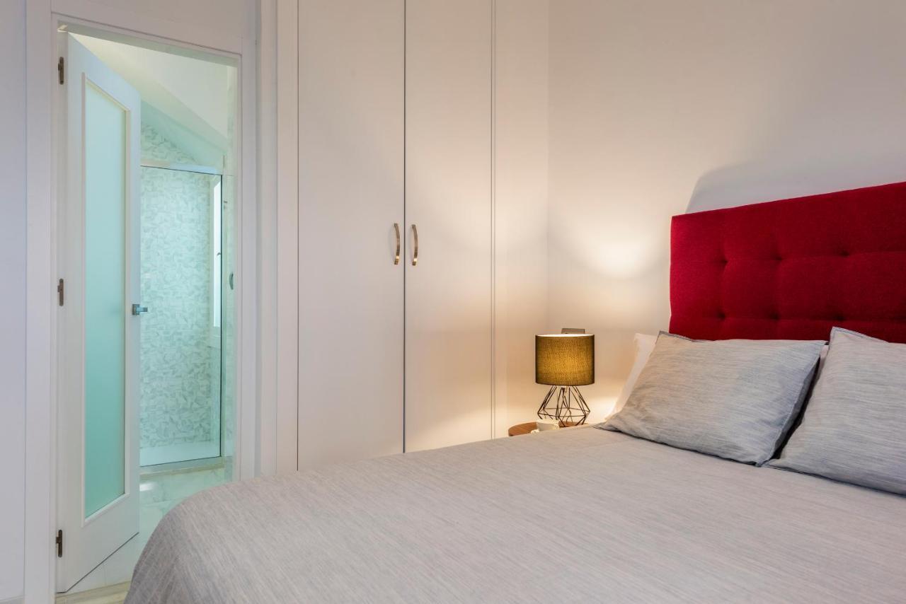 Apartamentos Adriano Siviglia Esterno foto