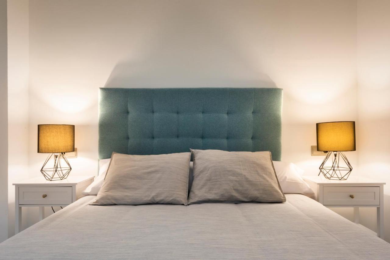 Apartamentos Adriano Siviglia Esterno foto
