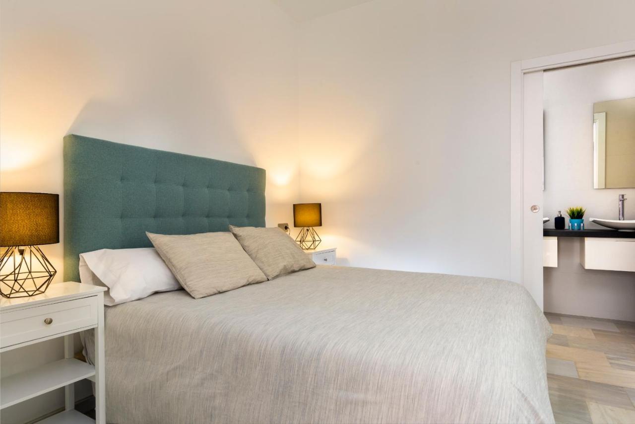 Apartamentos Adriano Siviglia Esterno foto